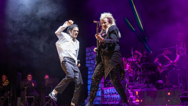 Wendel Gama als Michael Jackson und Jennifer Batten